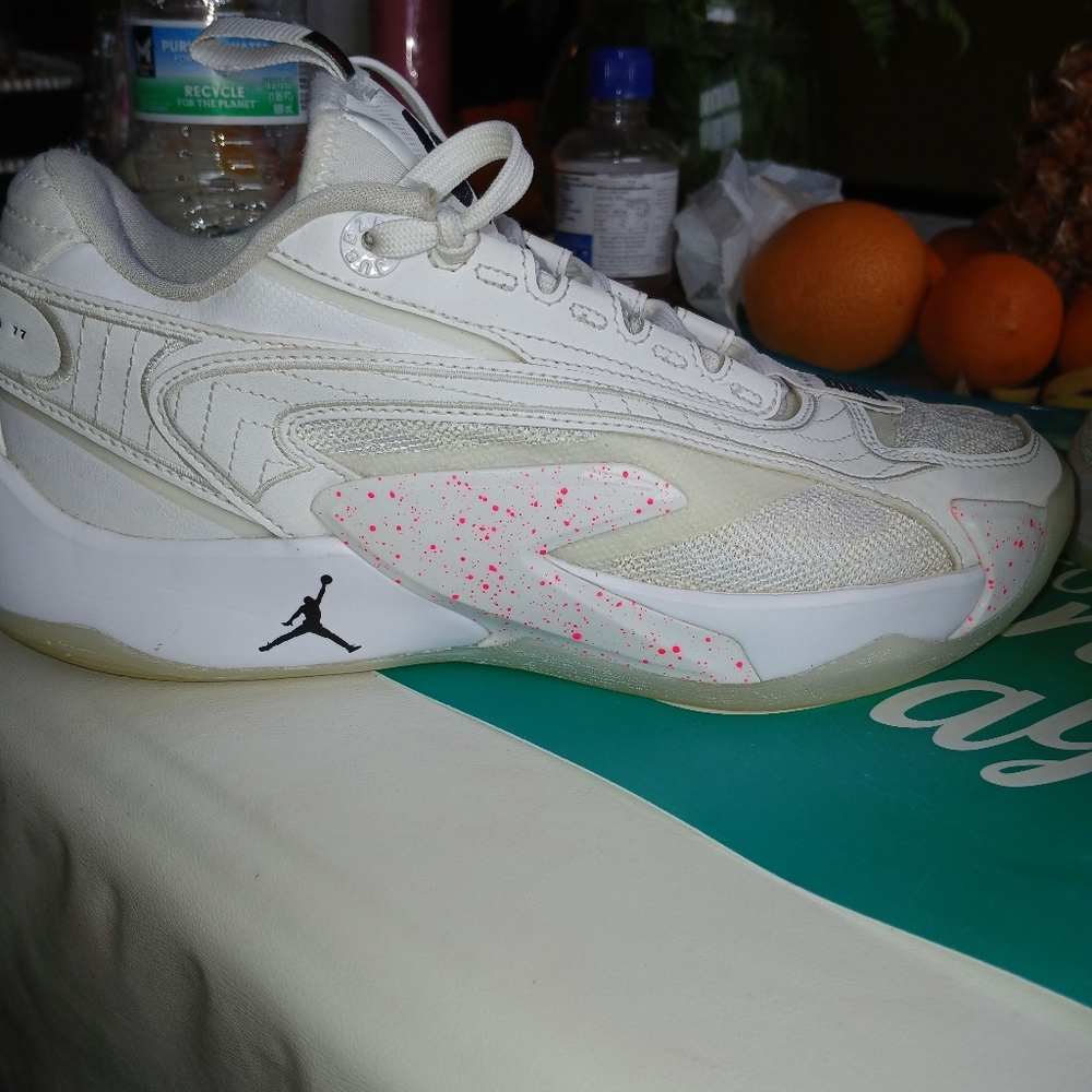 Shoes - Picture 4 of 8